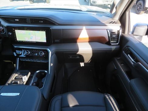 New 2026 GMC Sierra 2500 Denali w/ Denali Reserve Package image 15