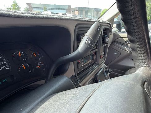 Used 2006 Chevrolet Silverado 2500 LT w/ Heavy-Duty Power Package AWD/4WD image 14