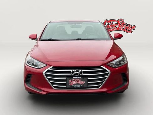 Used 2017 Hyundai Elantra SE image 2