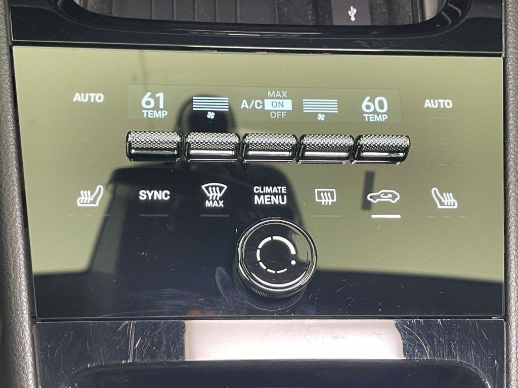 Certified 2025 Porsche Cayenne AWD/4WD image 31