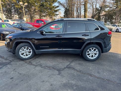 Used 2017 Jeep Cherokee Latitude w/ Cold Weather Group image 4