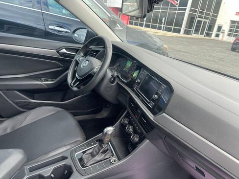 Used 2020 Volkswagen Jetta SE image 2