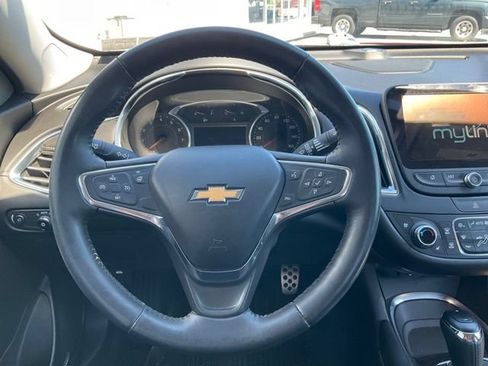 Used 2016 Chevrolet Malibu Premier FWD image 3