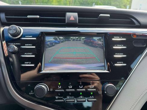 Used 2018 Toyota Camry LE FWD image 30