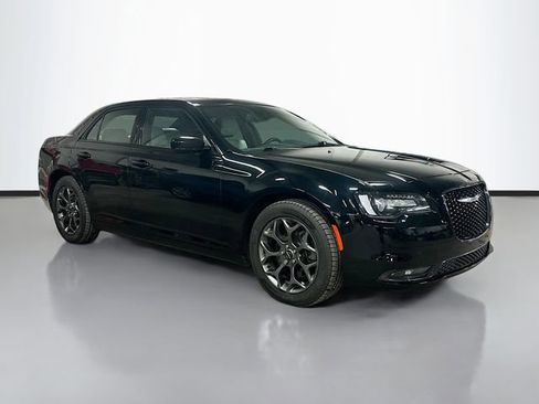 Used 2017 Chrysler 300 S image 3