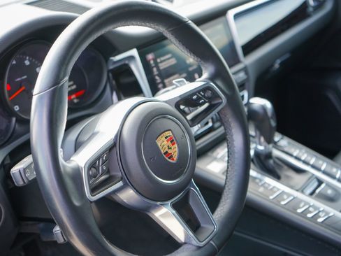 Used 2020 Porsche Macan image 7