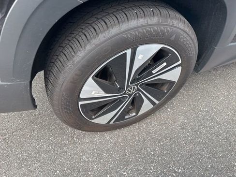 Used 2025 Volkswagen Taos SE w/ Panoramic Sunroof Package image 10