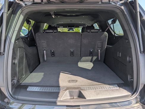 Used 2025 Chevrolet Suburban Z71 image 14