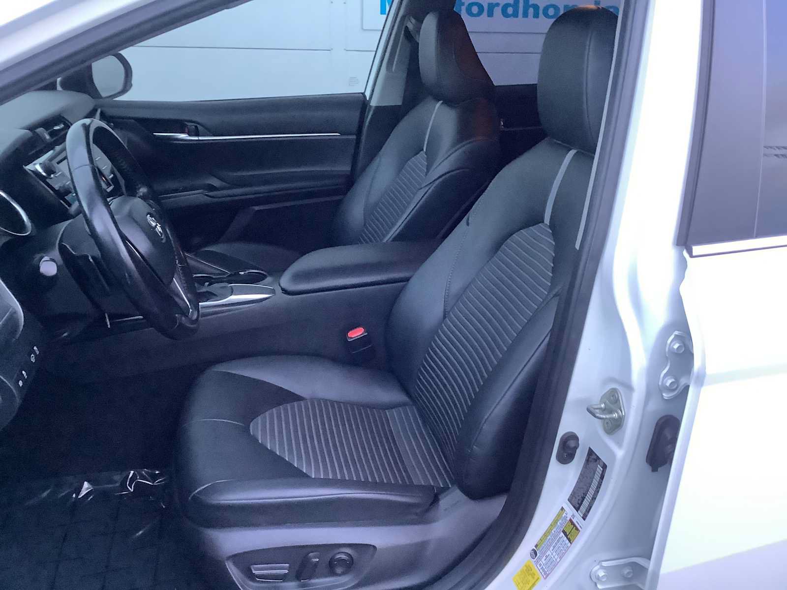 Used 2020 Toyota Camry SE w/ Carpet Mat Package FWD image 11