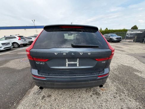 Used 2021 Volvo XC60 T5 Momentum AWD/4WD image 6