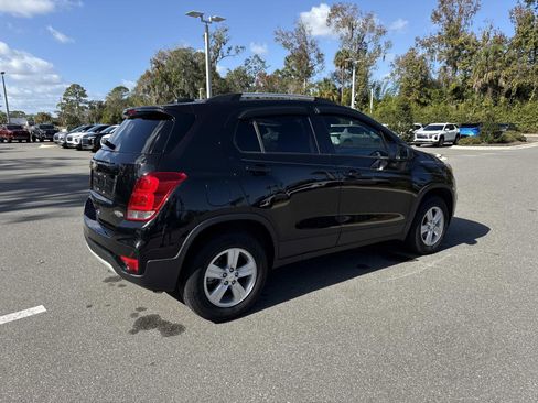 Used 2022 Chevrolet Trax LT w/ LT Convenience Package image 3