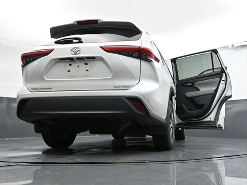 Used 2022 Toyota Highlander XLE image 38