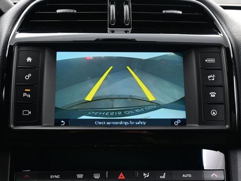 Used 2017 Jaguar F-PACE Premium image 20