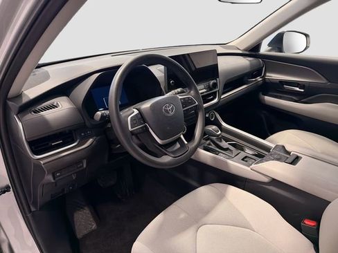 Certified 2025 Toyota Grand Highlander FWD image 8