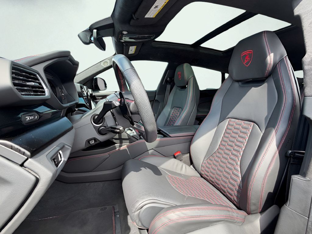 Used 2021 Lamborghini Urus AWD/4WD image 16