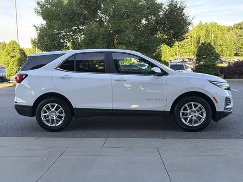 Used 2022 Chevrolet Equinox LT FWD image 2