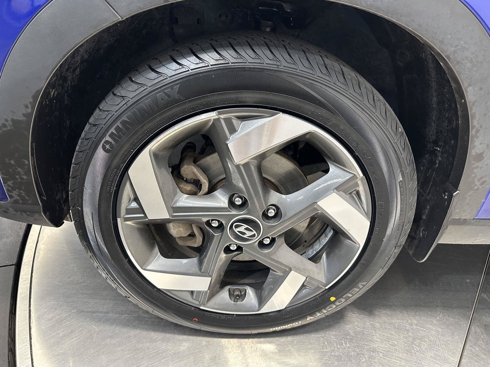 Used 2022 Hyundai Venue Limited FWD image 9