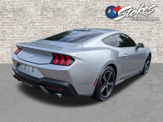 Used 2025 Ford Mustang Coupe RWD image 4