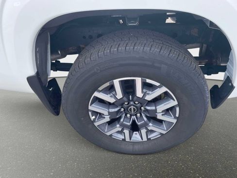 Used 2023 Nissan Frontier SV w/ SV Convenience Package AWD/4WD image 7