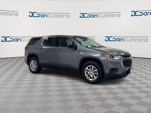 Used 2018 Chevrolet Traverse LS image 2