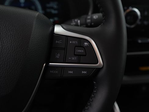 Used 2025 Toyota Highlander Platinum image 21