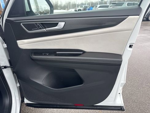 Used 2024 Volkswagen Atlas Cross Sport SEL Premium R-Line image 25