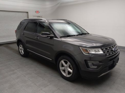Used 2017 Ford Explorer XLT w/ Equipment Group 202A AWD/4WD image 11