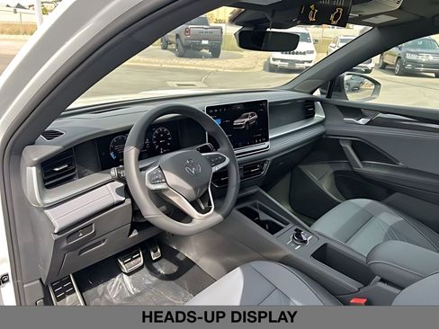 New 2026 Volkswagen Tiguan SE R-Line AWD/4WD image 18