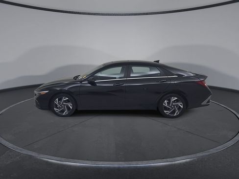 Used 2025 Hyundai Elantra Limited FWD image 11