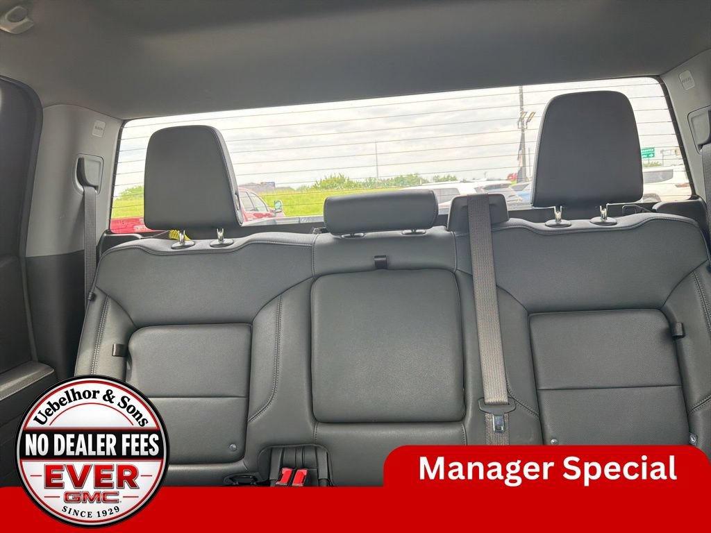 Used 2025 GMC Sierra 1500 SLT AWD/4WD image 18
