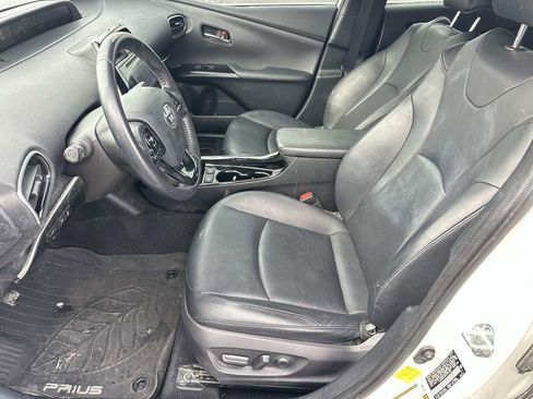 Used 2019 Toyota Prius XLE image 18