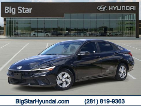Used 2025 Hyundai Elantra SE FWD image 1
