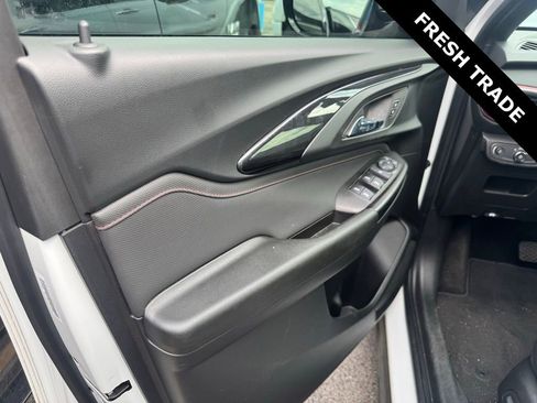 Used 2023 Chevrolet TrailBlazer RS FWD image 3