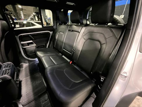Used 2023 Land Rover Defender 110 SE image 15