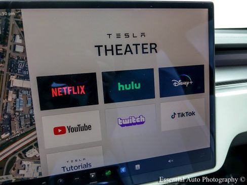 Used 2022 Tesla Model S Plaid image 24