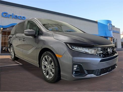 New 2026 Honda Odyssey Touring image 9