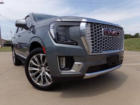 Used 2022 GMC Yukon Denali w/ Denali Premium Package AWD/4WD image 10