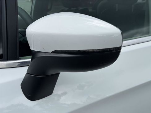 Used 2023 Chrysler Pacifica Touring-L FWD image 38