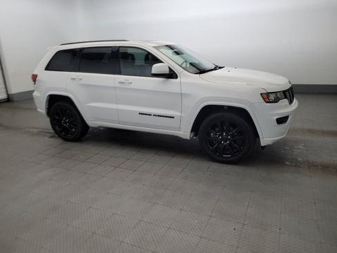 Used 2019 Jeep Grand Cherokee Altitude AWD/4WD image 11