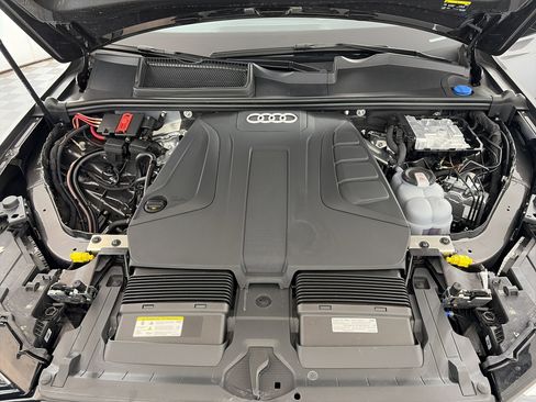 Certified 2025 Audi Q7 2.0T Premium w/ Convenience Plus Package image 11