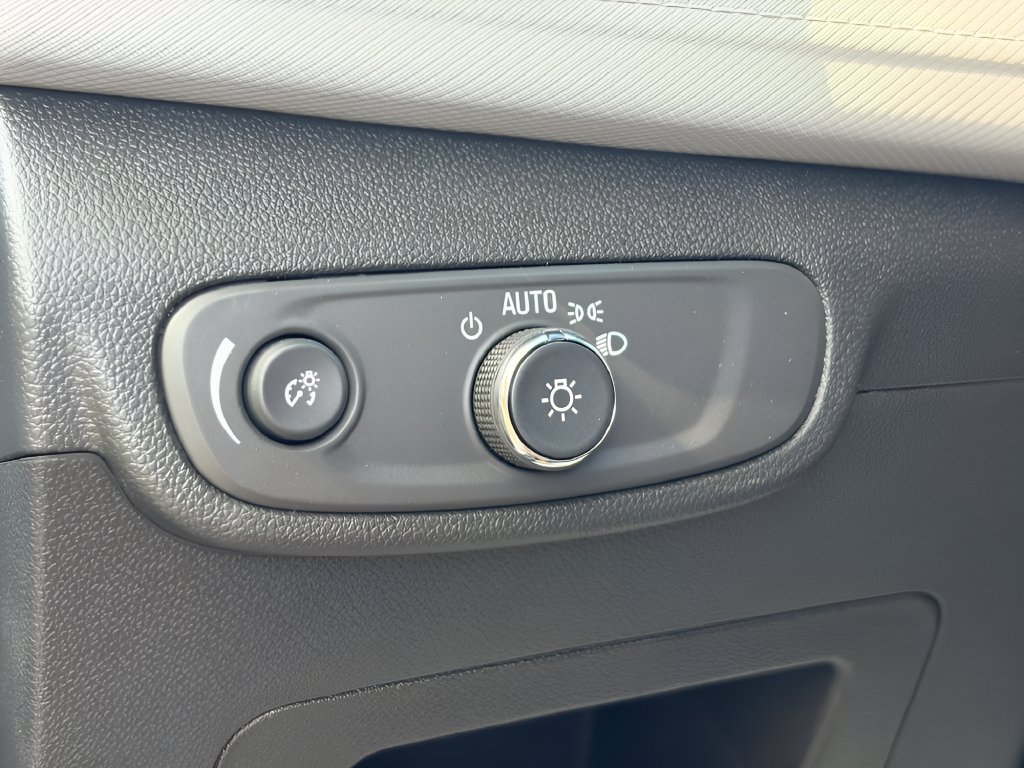 New 2026 Chevrolet TrailBlazer LT w/ LT Cold Weather Package FWD image 18