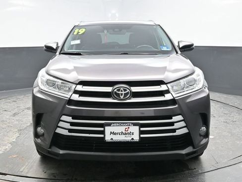 Used 2019 Toyota Highlander XLE image 2