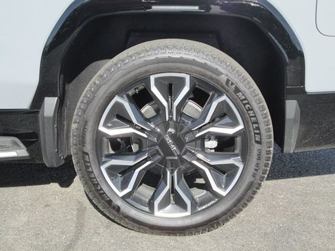 New 2024 GMC Sierra EV Denali AWD/4WD image 8
