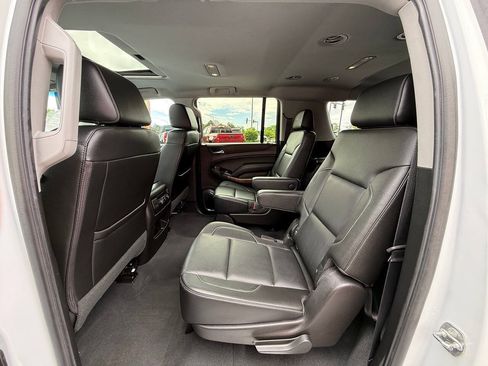Used 2019 Chevrolet Suburban Premier AWD/4WD image 18