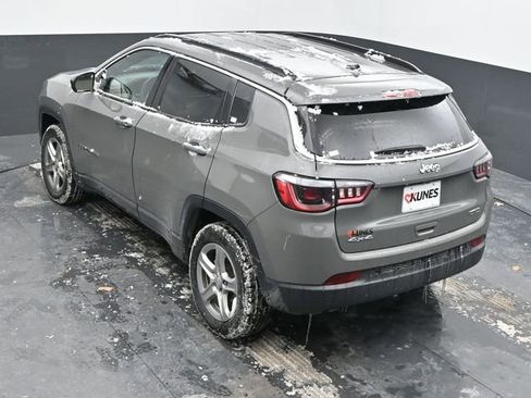 Used 2024 Jeep Compass Latitude image 38