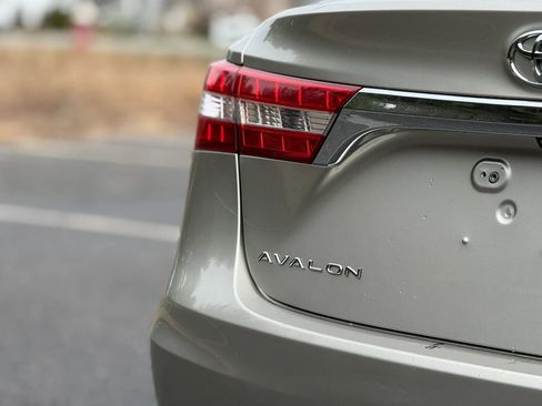 Used 2014 Toyota Avalon XLE Touring image 10