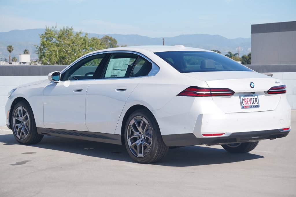 Used 2026 BMW 530i w/ Convenience Package RWD image 7