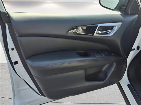 Used 2020 Nissan Pathfinder S image 17