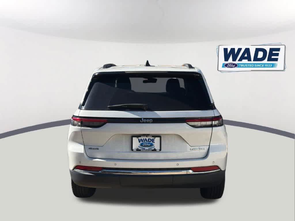 Used 2022 Jeep Grand Cherokee Laredo w/ Luxury Tech Group I AWD/4WD image 6