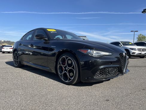 Used 2022 Alfa Romeo Giulia Veloce image 3